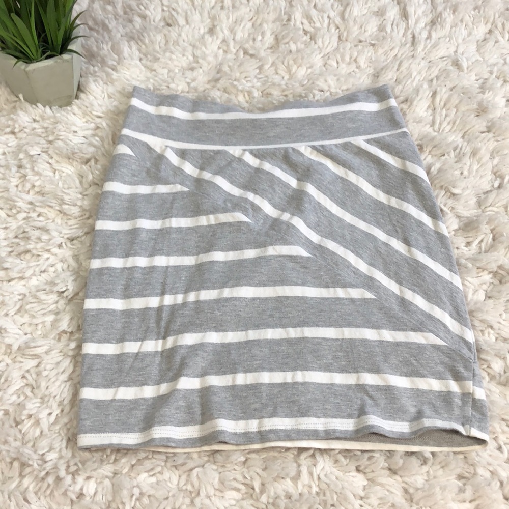 🔥5/25 sale🔥 Solemio striped skirt
